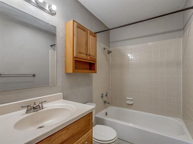 2124 Oakside Drive, Norman, OK 73071