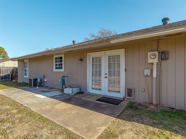 2124 Oakside Drive, Norman, OK 73071