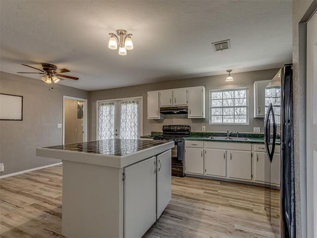 2124 Oakside Drive, Norman, OK 73071