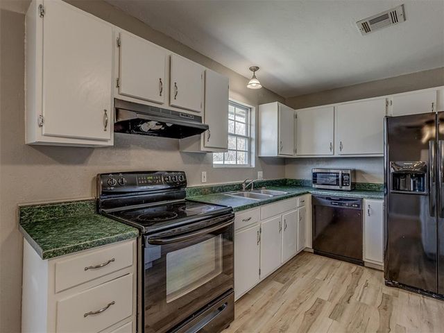 2124 Oakside Drive, Norman, OK 73071