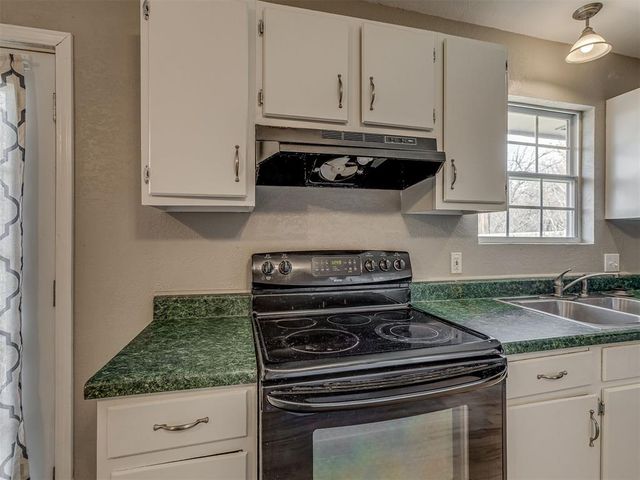 2124 Oakside Drive, Norman, OK 73071