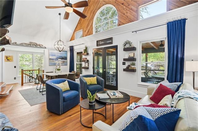 906 Riverside Lane, Blue Ridge, GA 30513