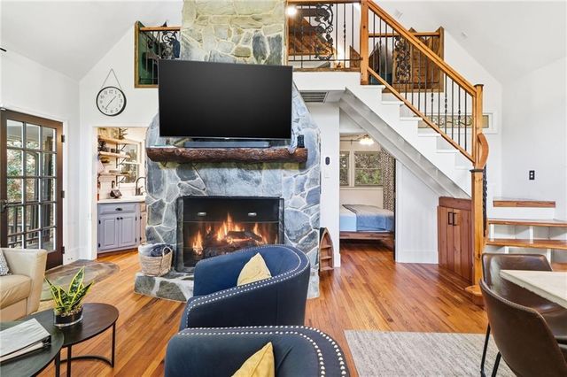 906 Riverside Lane, Blue Ridge, GA 30513