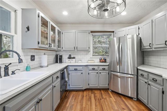 906 Riverside Lane, Blue Ridge, GA 30513
