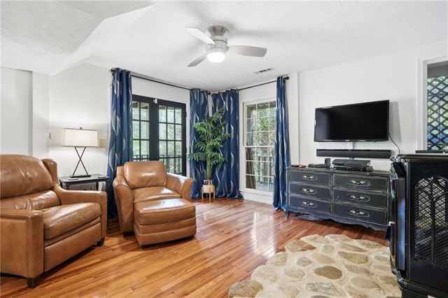 906 Riverside Lane, Blue Ridge, GA 30513
