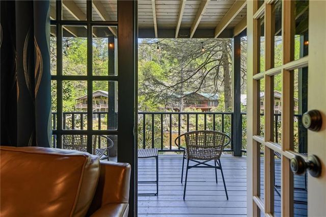906 Riverside Lane, Blue Ridge, GA 30513