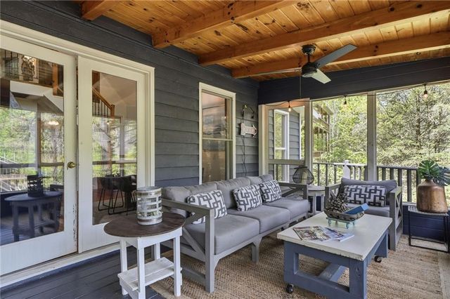 906 Riverside Lane, Blue Ridge, GA 30513