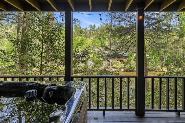 906 Riverside Lane, Blue Ridge, GA 30513