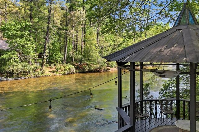 906 Riverside Lane, Blue Ridge, GA 30513