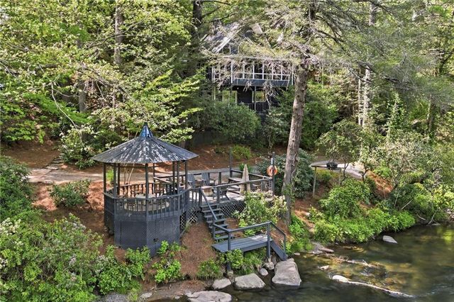906 Riverside Lane, Blue Ridge, GA 30513