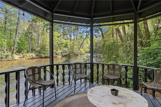 906 Riverside Lane, Blue Ridge, GA 30513