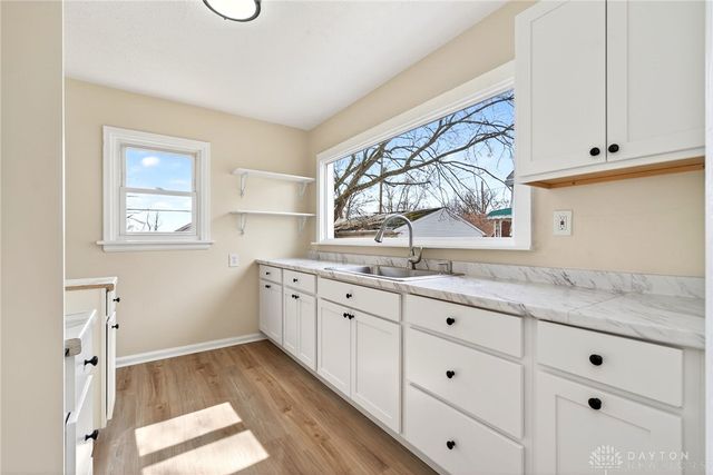 2822 W Hillcrest Avenue, Dayton, OH 45406