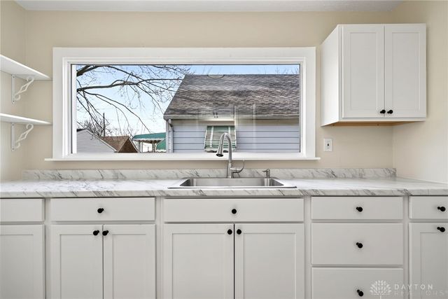 2822 W Hillcrest Avenue, Dayton, OH 45406