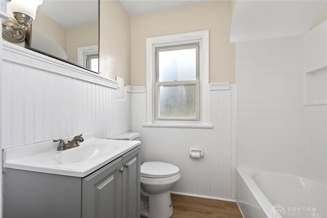 2822 W Hillcrest Avenue, Dayton, OH 45406