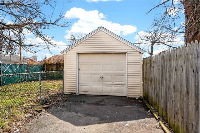 2822 W Hillcrest Avenue, Dayton, OH 45406