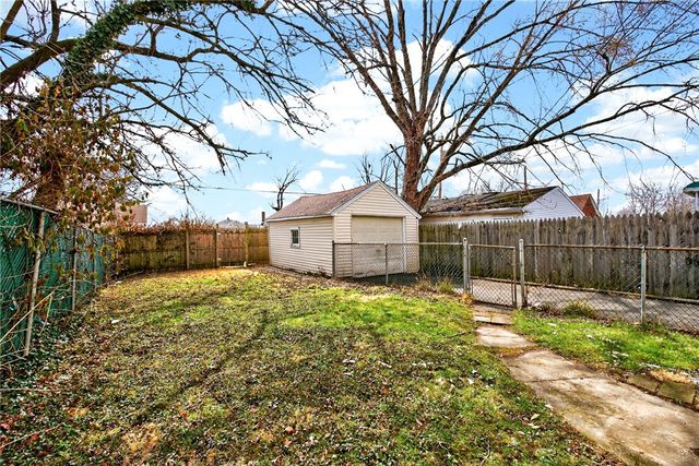 2822 W Hillcrest Avenue, Dayton, OH 45406