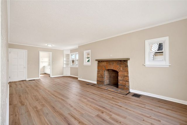 2822 W Hillcrest Avenue, Dayton, OH 45406