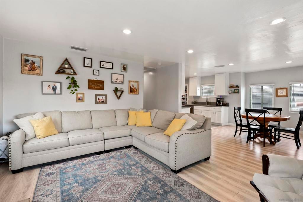 Image 8 of property listing at 5316 Roswell St, San Diego, CA 92114
