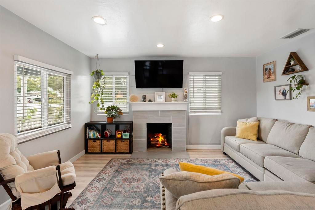 Image 9 of property listing at 5316 Roswell St, San Diego, CA 92114