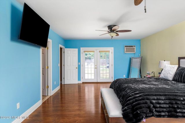910 Somerset Drive, Toms River, NJ 08753