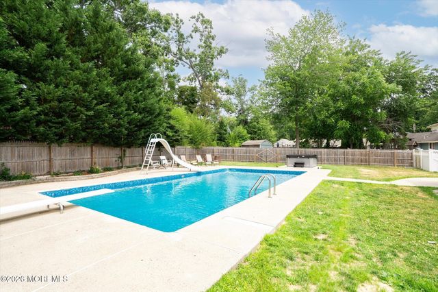 910 Somerset Drive, Toms River, NJ 08753