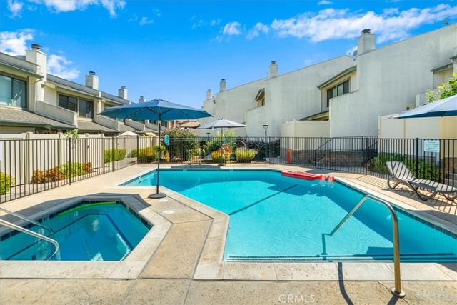 5249 Colodny 8, Agoura Hills, CA 91301