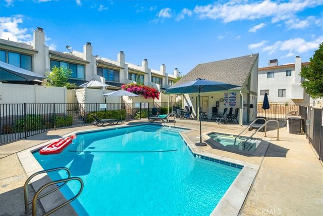 5249 Colodny 8, Agoura Hills, CA 91301