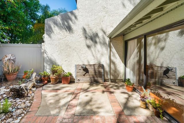 5249 Colodny 8, Agoura Hills, CA 91301