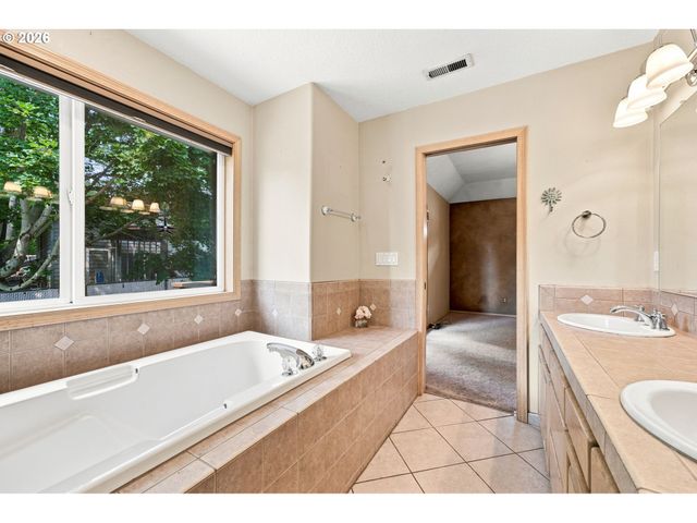 4818 Se WOODLAND Way, Gresham, OR 97080