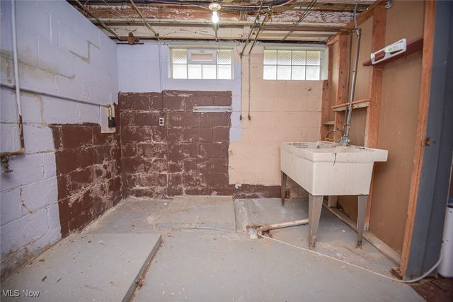 2901 Ralph Avenue, Cleveland, OH 44109