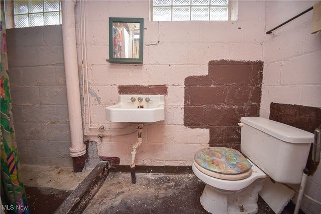 2901 Ralph Avenue, Cleveland, OH 44109