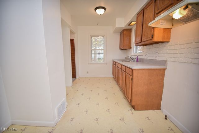 2901 Ralph Avenue, Cleveland, OH 44109