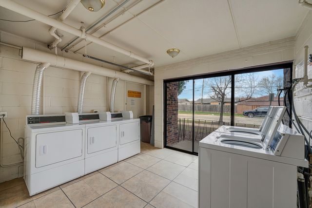 7117 W 93rd Street 102, Oak Lawn, IL 60453