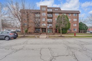 7117 W 93rd Street 102, Oak Lawn, IL 60453