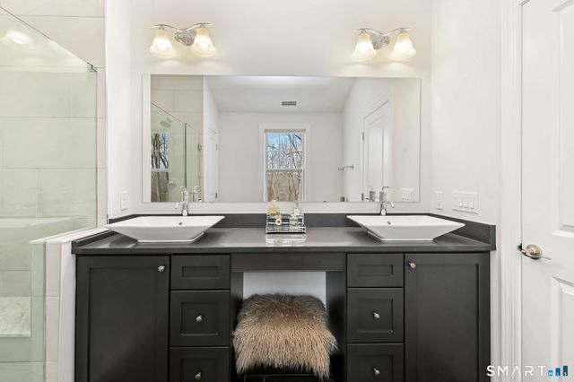 131 Winding Ridge Way 131, Danbury, CT 06810