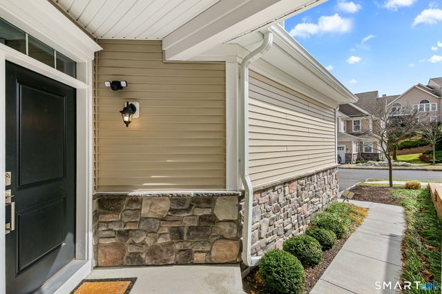 131 Winding Ridge Way 131, Danbury, CT 06810