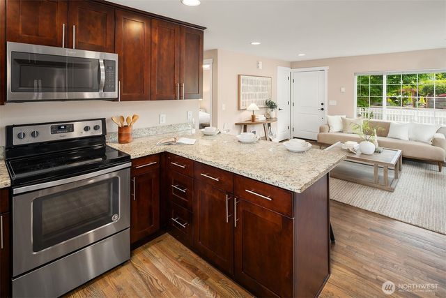 10902 26th Avenue SW, Seattle, WA 98146
