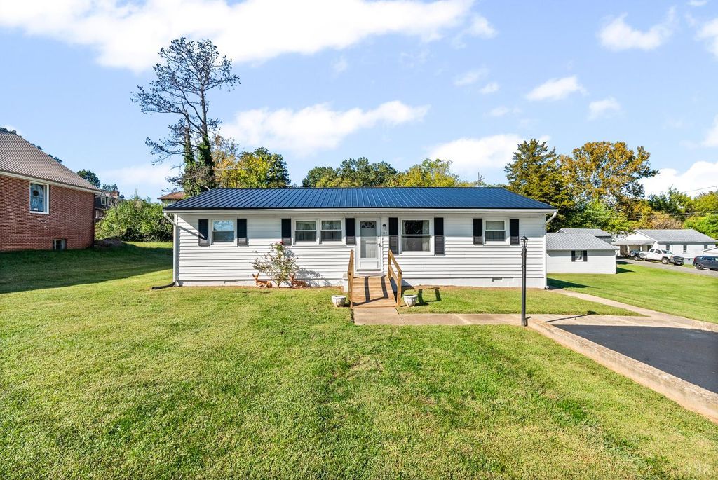 112 Laprade Street, Brookneal, VA 24528