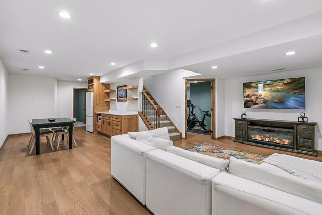 1350 Wintergreen Lane, Victoria, MN 55386