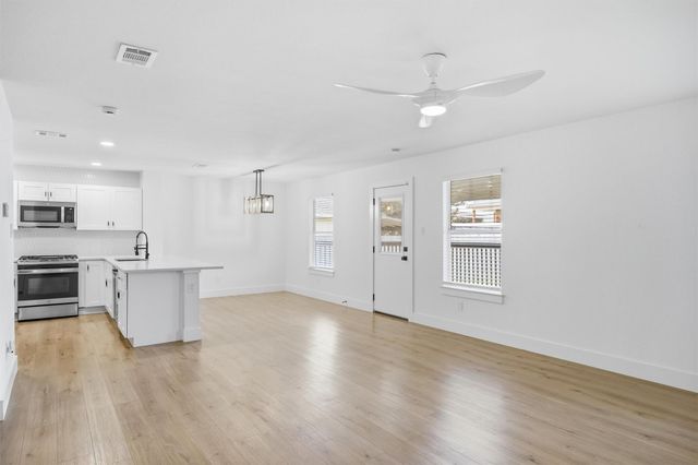 6708 Panda Royle DR, Del Valle, TX 78617