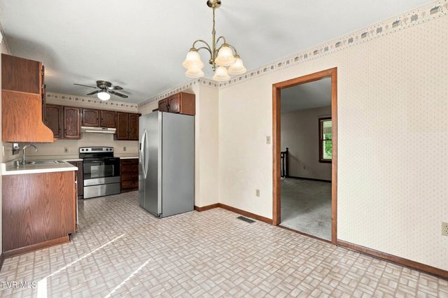 225 Ashley Drive, Bristol, VA 24201