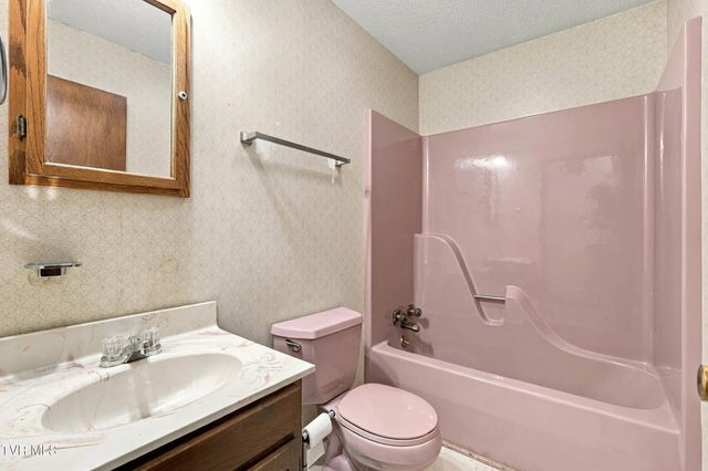 225 Ashley Drive, Bristol, VA 24201