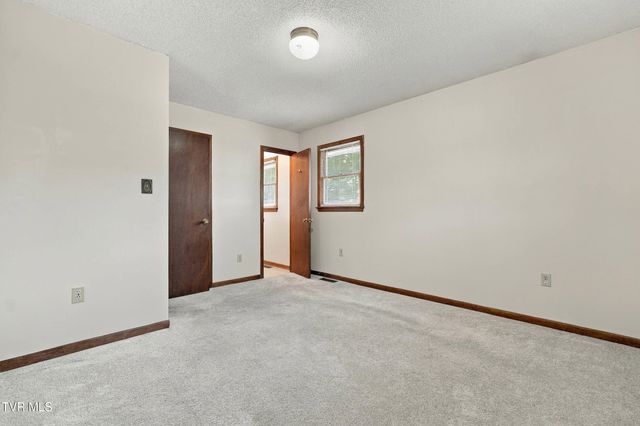 225 Ashley Drive, Bristol, VA 24201