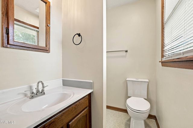 225 Ashley Drive, Bristol, VA 24201