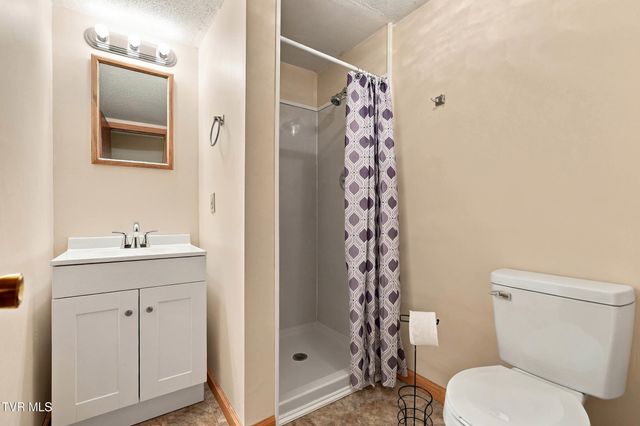 225 Ashley Drive, Bristol, VA 24201