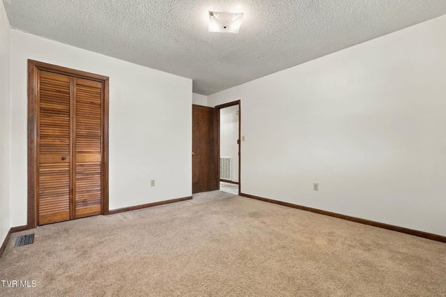 225 Ashley Drive, Bristol, VA 24201