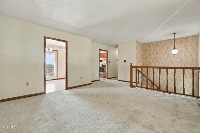 225 Ashley Drive, Bristol, VA 24201