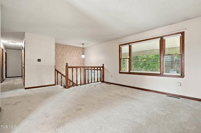 225 Ashley Drive, Bristol, VA 24201