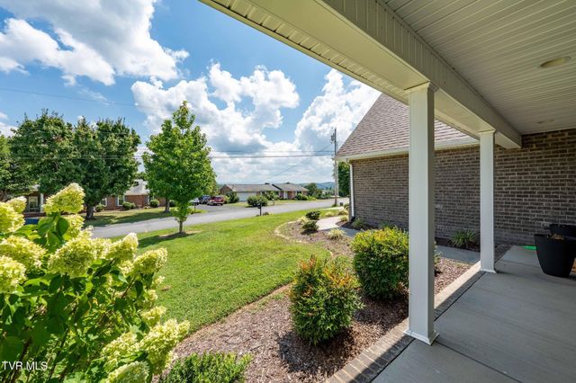 102 Mountain View Circle, Piney Flats, TN 37686