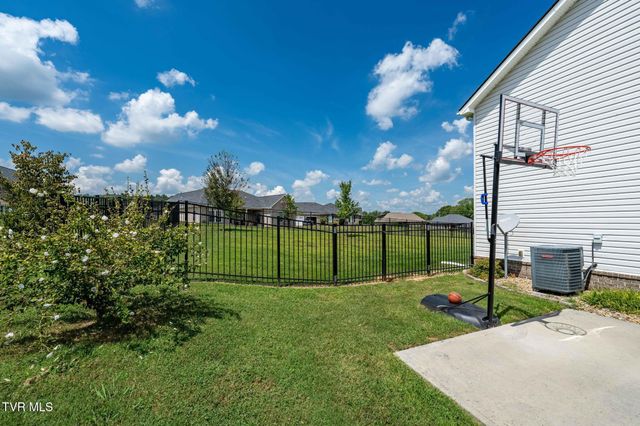 102 Mountain View Circle, Piney Flats, TN 37686